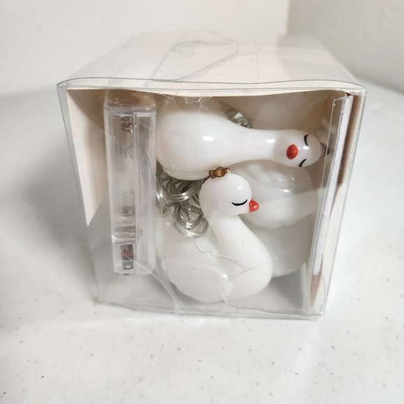 Ikea Lyskaede 10 Led Lights String Lights Swans with Gold Crowns Sealed Red Beak - Picture 3 of 15